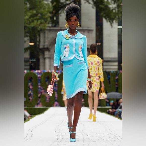 MOSCHINO RUNWAY COUTURE 2022 Duck earrings New in box - Picture 7 of 8